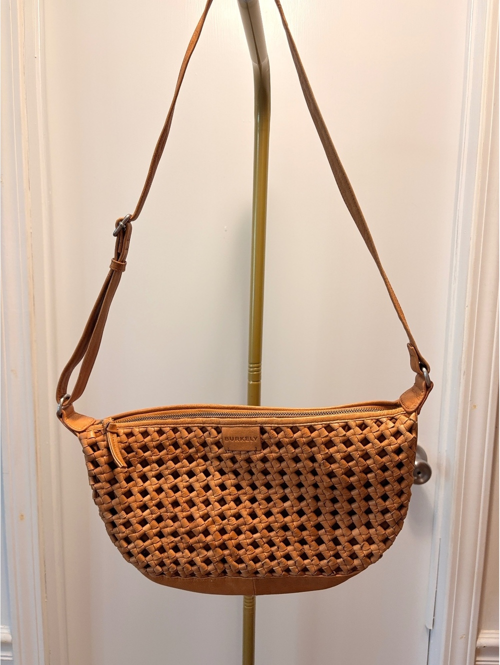 Burkely Woven Leather Crossbody Bag - Chic & Comfy!